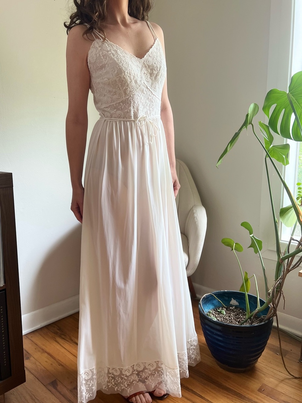 1950s White Lace Nightgown / Slip Dress - Picture 5 of 14